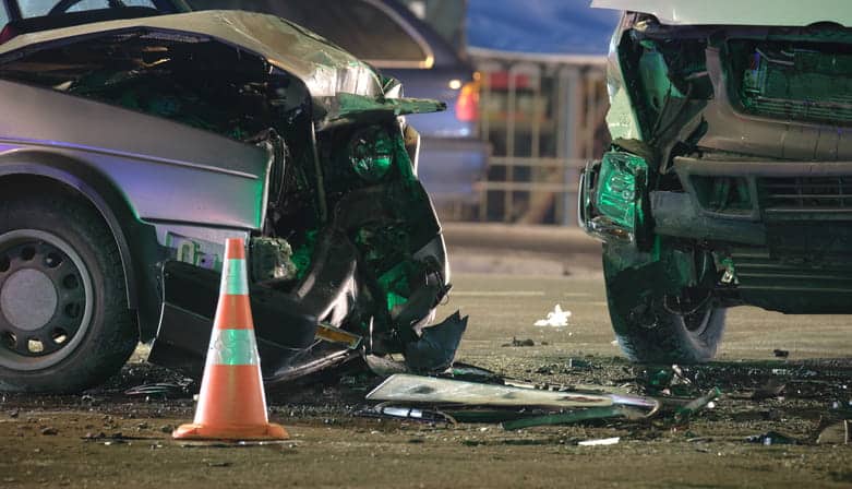 Dos Vehículos Gravemente Dañados Después De Un Accidente De Auto.