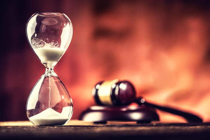 An hourglass next to a gavel representing personal injury law